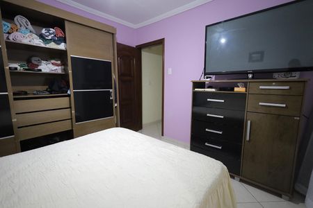 Casa à venda com 226m², 4 quartos e 2 vagas Casa à venda com 226m², 4 quartos e 2 vagasQuarto Suíte