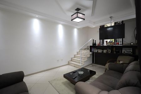 Casa à venda com 226m², 4 quartos e 2 vagas Casa à venda com 226m², 4 quartos e 2 vagasSala