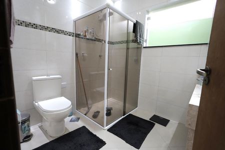 Casa à venda com 226m², 4 quartos e 2 vagas Casa à venda com 226m², 4 quartos e 2 vagasBanheiro