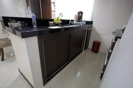 Casa à venda com 226m², 4 quartos e 2 vagas Casa à venda com 226m², 4 quartos e 2 vagasCozinha