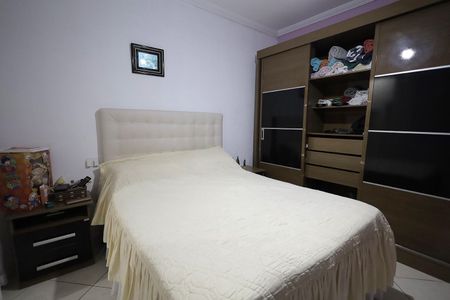 Casa à venda com 226m², 4 quartos e 2 vagas Casa à venda com 226m², 4 quartos e 2 vagasQuarto Suíte