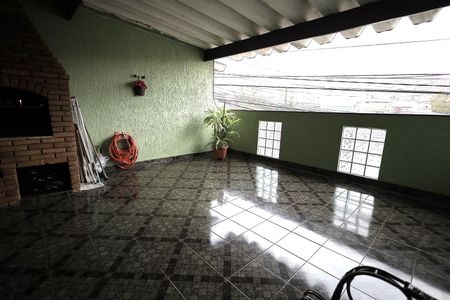 Casa à venda com 226m², 4 quartos e 2 vagas Casa à venda com 226m², 4 quartos e 2 vagasVaranda