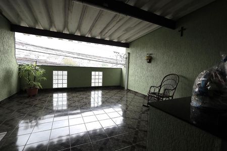 Casa à venda com 226m², 4 quartos e 2 vagas Casa à venda com 226m², 4 quartos e 2 vagasVaranda