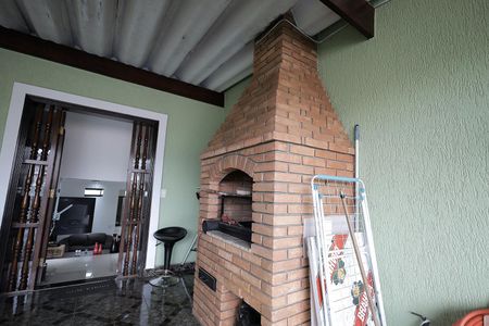 Casa à venda com 226m², 4 quartos e 2 vagas Casa à venda com 226m², 4 quartos e 2 vagasVaranda