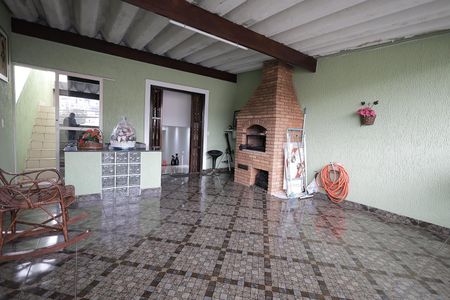 Casa à venda com 226m², 4 quartos e 2 vagas Casa à venda com 226m², 4 quartos e 2 vagasVaranda