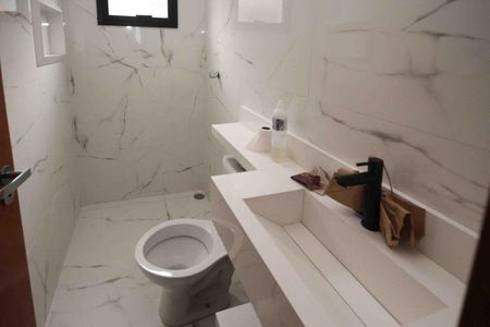 Casa para alugar com 70m², 2 quartos e 1 vaga Casa para alugar com 70m², 2 quartos e 1 vagaBanheiro da Suite
