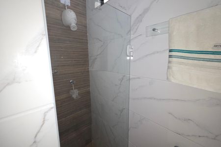 Apartamento para alugar com 61m², 2 quartos e 1 vaga Apartamento para alugar com 61m², 2 quartos e 1 vagaBanheiro da Suíte 1