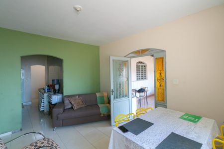 Casa à venda com 3 quartos, 380m² em Planalto, Belo Horizonte
