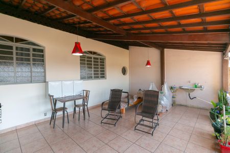 Casa à venda com 3 quartos, 380m² em Planalto, Belo Horizonte