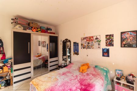 Casa à venda com 360m², 3 quartos e 2 vagas Casa à venda com 360m², 3 quartos e 2 vagasQuarto 02