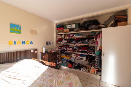 Casa à venda com 360m², 3 quartos e 2 vagas Casa à venda com 360m², 3 quartos e 2 vagasSuíte