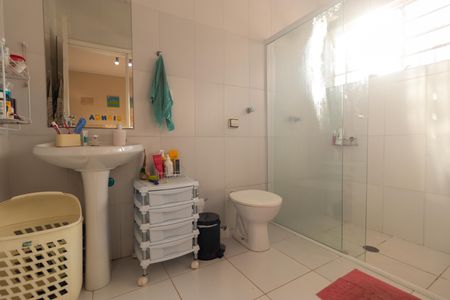 Casa à venda com 360m², 3 quartos e 2 vagas Casa à venda com 360m², 3 quartos e 2 vagasBanheiro da Suíte