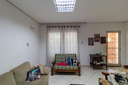Casa à venda com 360m², 3 quartos e 2 vagas Casa à venda com 360m², 3 quartos e 2 vagasSalas