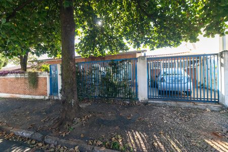 Casa à venda com 360m², 3 quartos e 2 vagas Casa à venda com 360m², 3 quartos e 2 vagasFachada