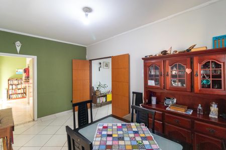 Casa à venda com 360m², 3 quartos e 2 vagas Casa à venda com 360m², 3 quartos e 2 vagasSalas