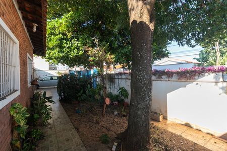 Casa à venda com 360m², 3 quartos e 2 vagas Casa à venda com 360m², 3 quartos e 2 vagasQuintal