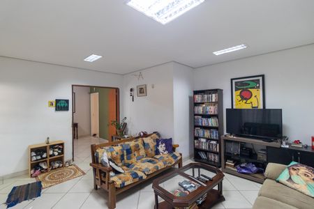 Casa à venda com 360m², 3 quartos e 2 vagas Casa à venda com 360m², 3 quartos e 2 vagasSalas