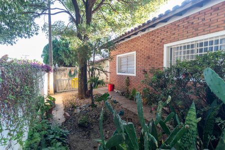 Casa à venda com 360m², 3 quartos e 2 vagas Casa à venda com 360m², 3 quartos e 2 vagasQuintal