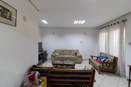 Casa à venda com 360m², 3 quartos e 2 vagas Casa à venda com 360m², 3 quartos e 2 vagasSalas