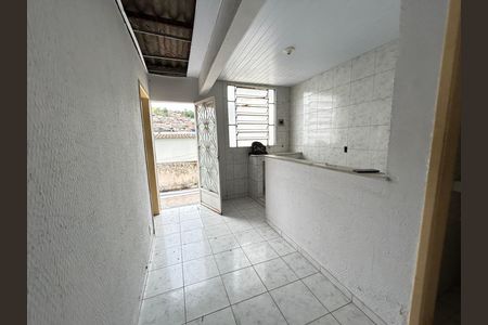 Sala de casa para alugar com 1 quarto, 34m² em Vila Valqueire, Rio de Janeiro