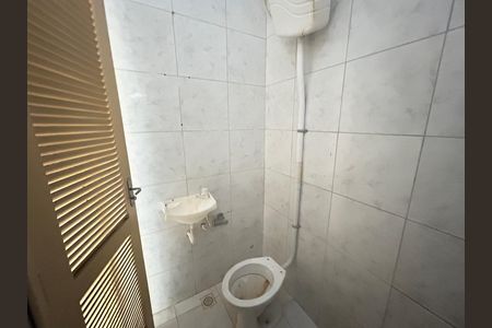 Banheiro de casa para alugar com 1 quarto, 34m² em Vila Valqueire, Rio de Janeiro