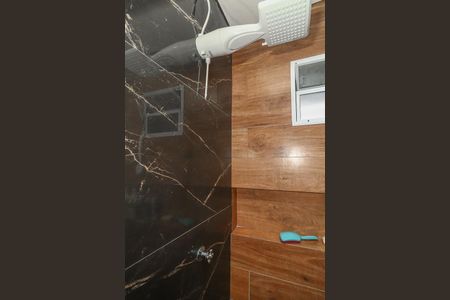 Banheiro de casa à venda com 2 quartos, 150m² em Alto Petrópolis, Porto Alegre