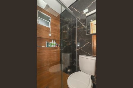 Banheiro de casa à venda com 2 quartos, 150m² em Alto Petrópolis, Porto Alegre