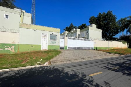 Casa de condomínio para alugar com 90m², 3 quartos e 2 vagas Casa de condomínio para alugar com 90m², 3 quartos e 2 vagasFachada Condomínio