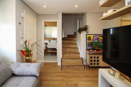 Sala de TV de casa de condomínio para alugar com 3 quartos, 90m² em Parque Dom Henrique, Cotia