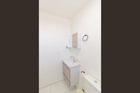 Banheiro de apartamento para alugar com 1 quarto, 27m² em Chacara Santa Lucia, Carapicuíba