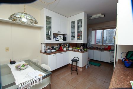 Apartamento à venda com 173m², 3 quartos e 2 vagas Apartamento à venda com 173m², 3 quartos e 2 vagasCozinha