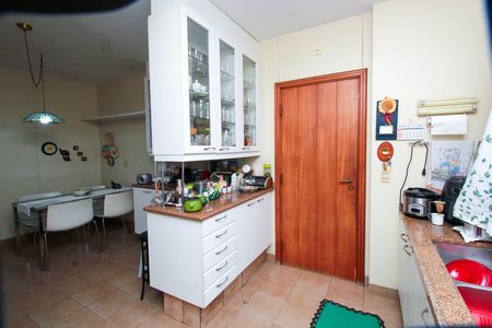 Apartamento à venda com 173m², 3 quartos e 2 vagas Apartamento à venda com 173m², 3 quartos e 2 vagasCozinha