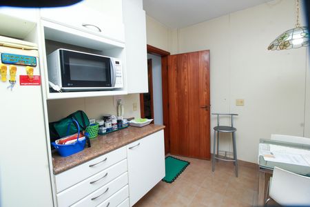 Apartamento à venda com 173m², 3 quartos e 2 vagas Apartamento à venda com 173m², 3 quartos e 2 vagasCozinha