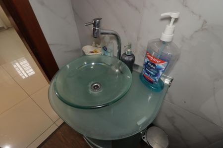 Apartamento à venda com 70m², 2 quartos e 2 vagasBanheiro Social - Pia