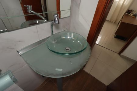 Apartamento à venda com 70m², 2 quartos e 2 vagasBanheiro da Suíte - Pia