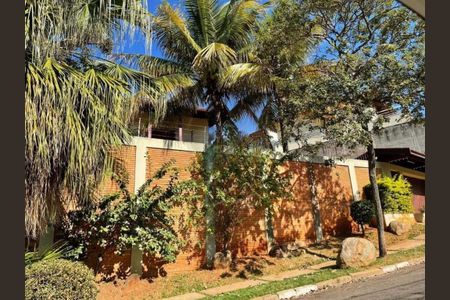 Casa à venda com 330m², 4 quartos e 6 vagas Casa à venda com 330m², 4 quartos e 6 vagasFoto 04