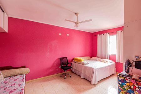 Casa à venda com 250m², 4 quartos e 5 vagas Casa à venda com 250m², 4 quartos e 5 vagasCasa 01