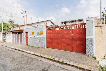 Casa à venda com 250m², 4 quartos e 5 vagas Casa à venda com 250m², 4 quartos e 5 vagasFachada