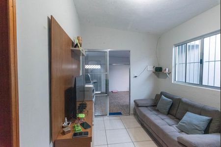 Casa à venda com 70m², 2 quartos e 2 vagas Casa à venda com 70m², 2 quartos e 2 vagasSala