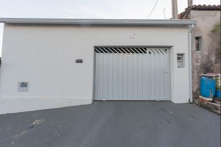 Casa à venda com 70m², 2 quartos e 2 vagas Casa à venda com 70m², 2 quartos e 2 vagasFachada