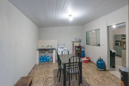 Casa à venda com 70m², 2 quartos e 2 vagas Casa à venda com 70m², 2 quartos e 2 vagasCozinha