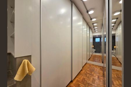 Apartamento à venda com 80m², 1 quarto e 1 vaga Apartamento à venda com 80m², 1 quarto e 1 vagaCloset da suíte
