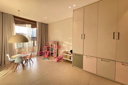 Apartamento à venda com 290m², 4 quartos e 2 vagas Apartamento à venda com 290m², 4 quartos e 2 vagasQuarto 4