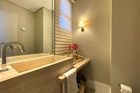 Apartamento à venda com 290m², 4 quartos e 2 vagas Apartamento à venda com 290m², 4 quartos e 2 vagasLavabo