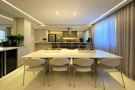 Apartamento à venda com 290m², 4 quartos e 2 vagas Apartamento à venda com 290m², 4 quartos e 2 vagasCopa
