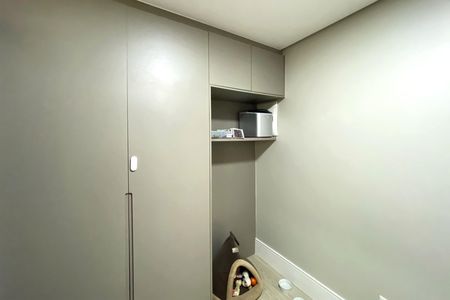 Apartamento à venda com 290m², 4 quartos e 2 vagas Apartamento à venda com 290m², 4 quartos e 2 vagasQuarto de Serviço