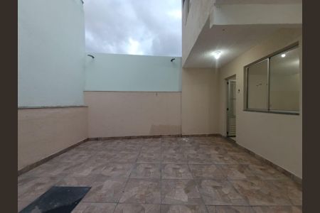Casa para alugar com 90m², 2 quartos e 1 vagaQuintal