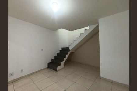 v de casa para alugar com 2 quartos, 90m² em Andrade Araujo, Belford Roxo