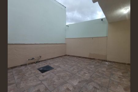 Casa para alugar com 90m², 2 quartos e 1 vagaQuintal