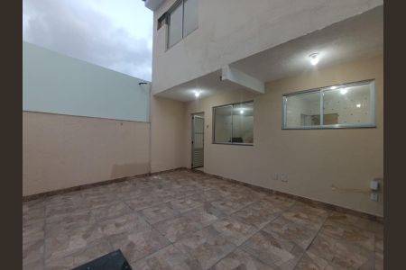 Casa para alugar com 90m², 2 quartos e 1 vagaQuintal